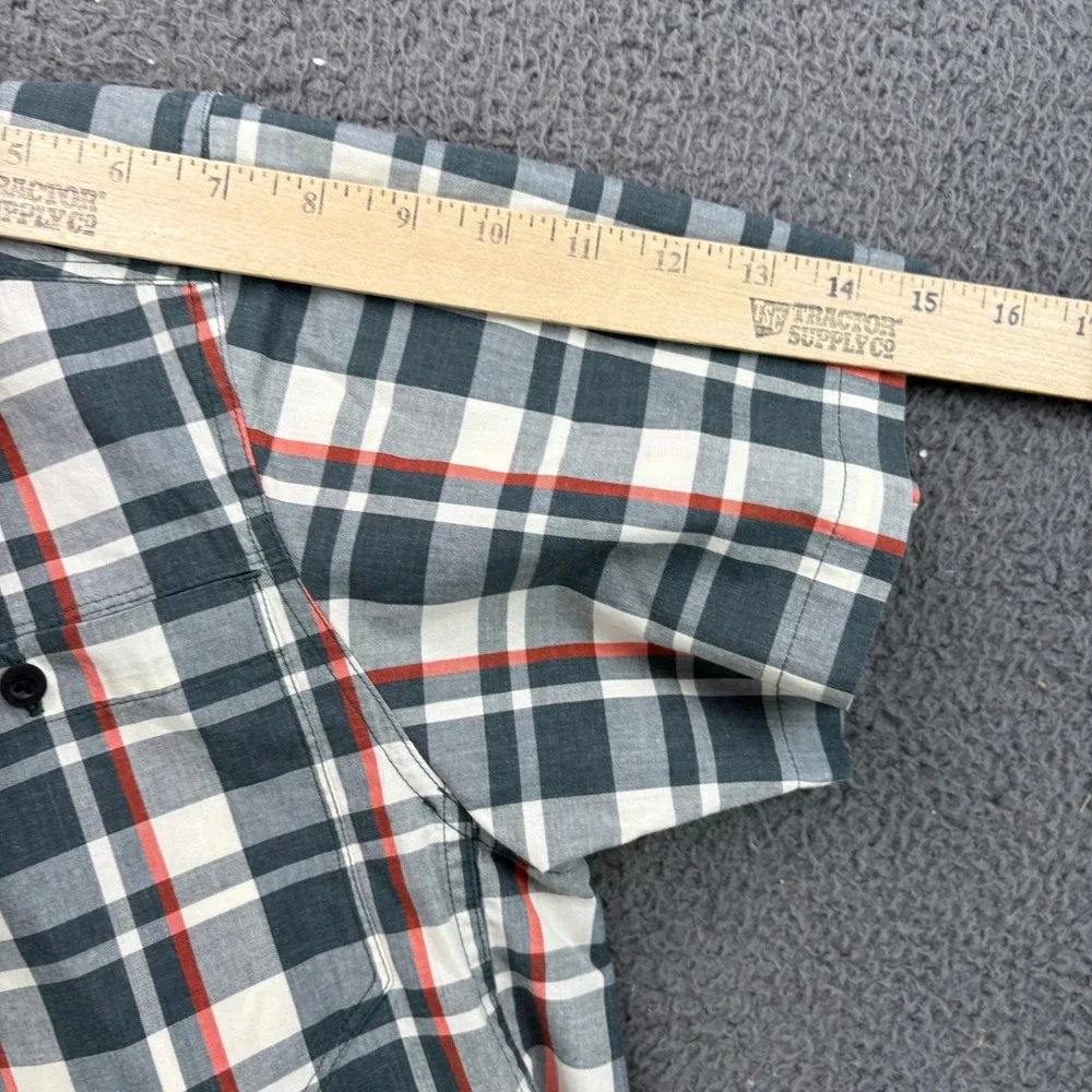 The North Face Mens Medium Plaid Short Sleeve Button Down Shirt